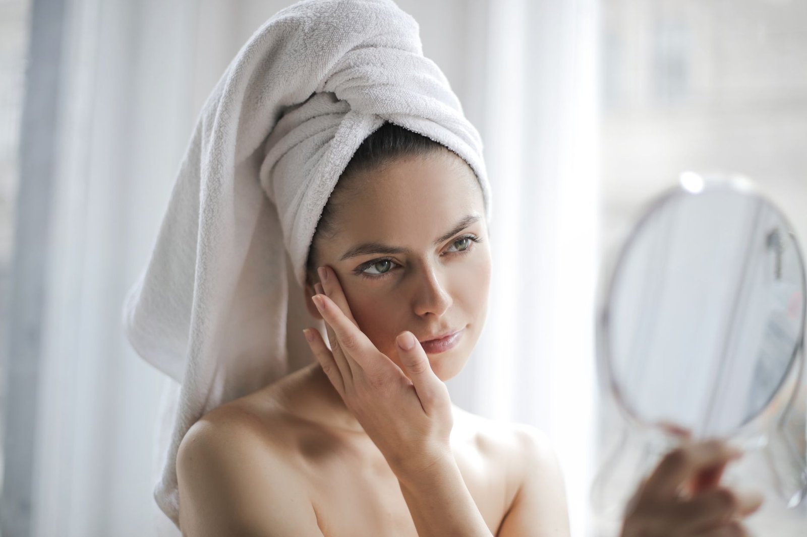 Azelaic acid suits routines built around not upsetting the skin