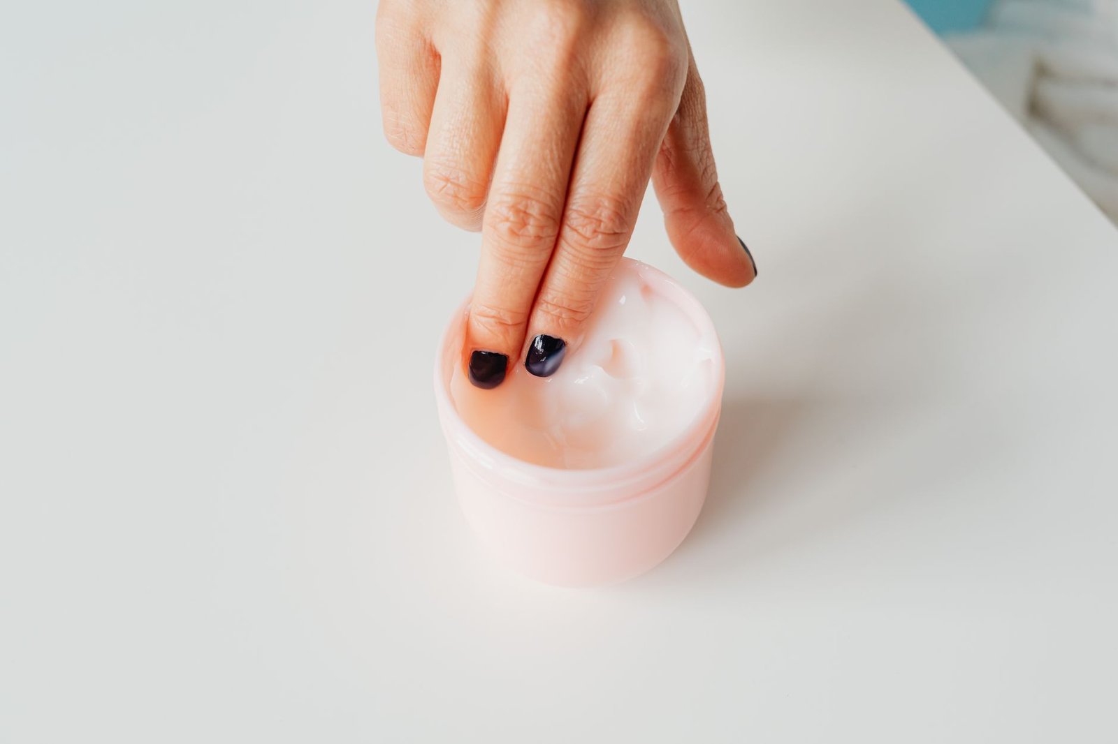 The thick, slightly grainy texture azelaic acid is known for
