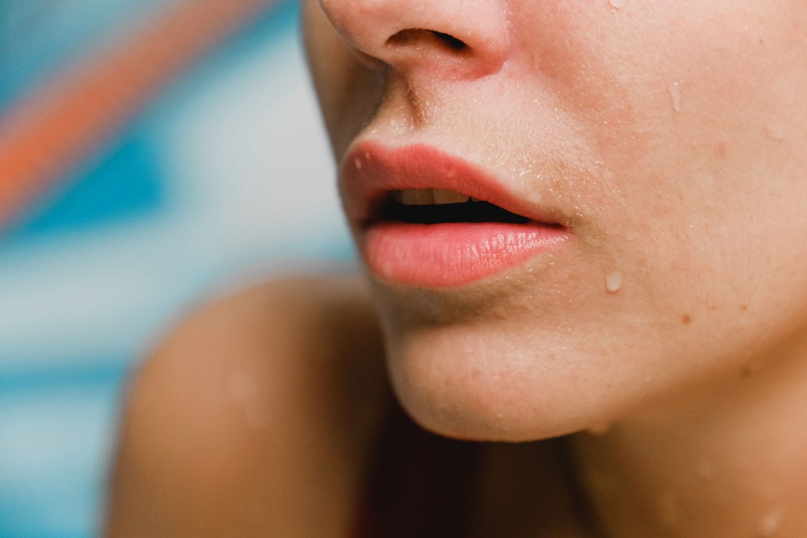 Damp skin is the whole trick with this one
